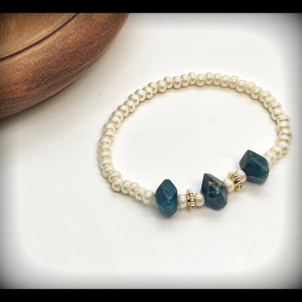 Blue apatite gemstone bracelet , elastic bracelet with pearls, high quality .
